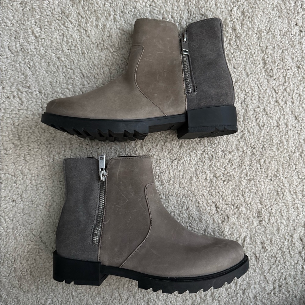Sorel Emelie II Waterproof Side Zip Booties Grey Size 6.5